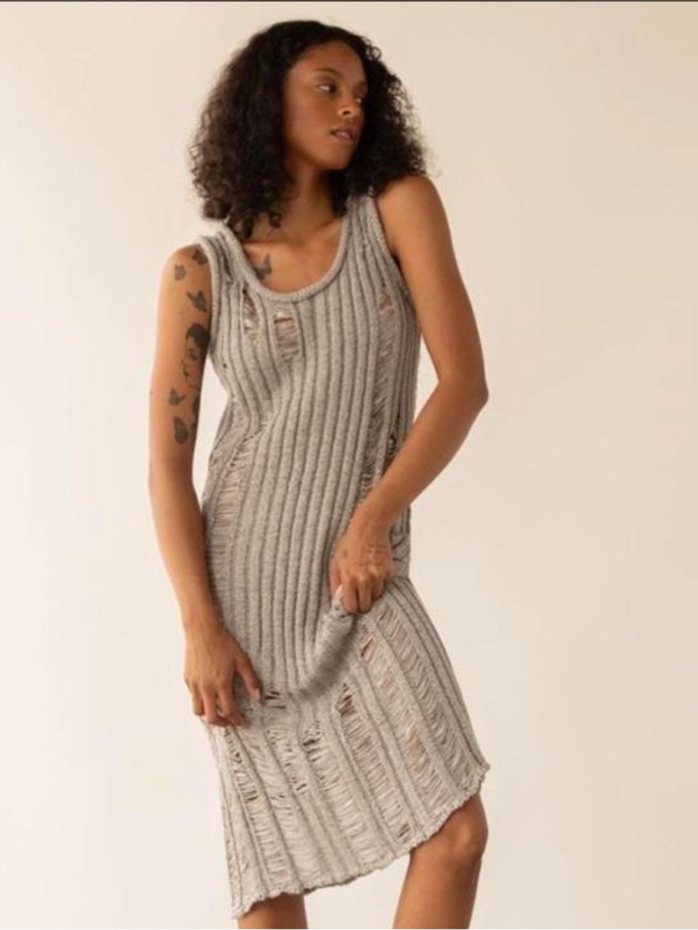 Oak + Fort SLEEVELESS RIB-KNIT
DISTRESSED MIDI DRESS